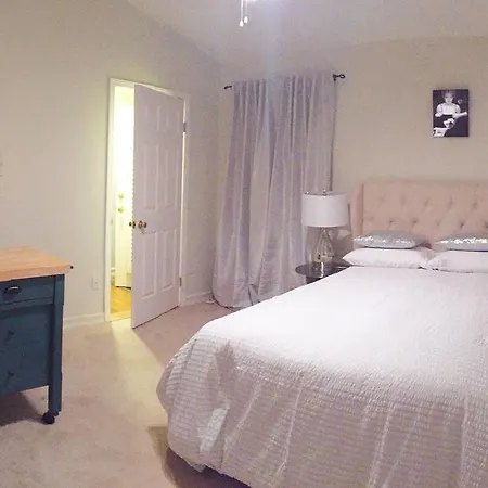 Hollywood Hills Bed And Breakfast